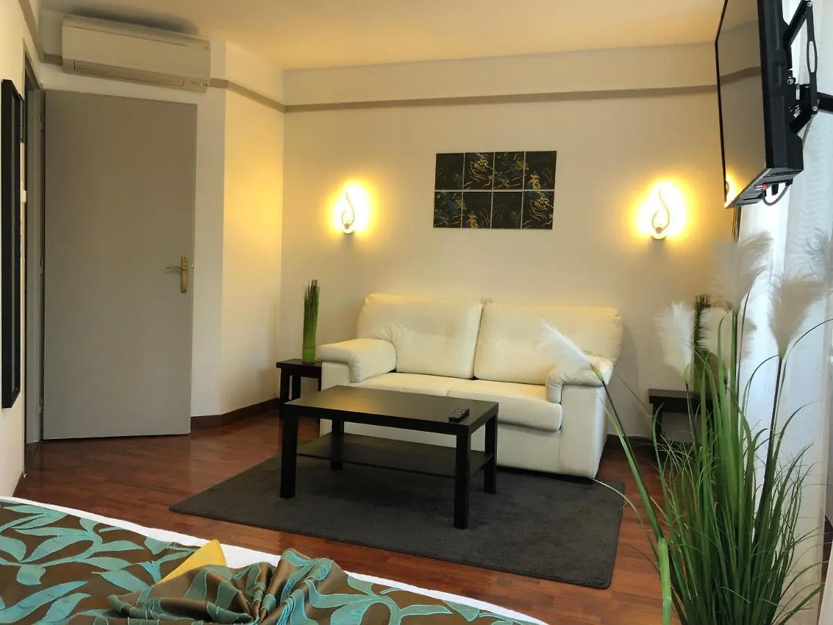 L'Embleme - Boutique Hotel Beaurepaire  0*, Beaurepaire (Isere)