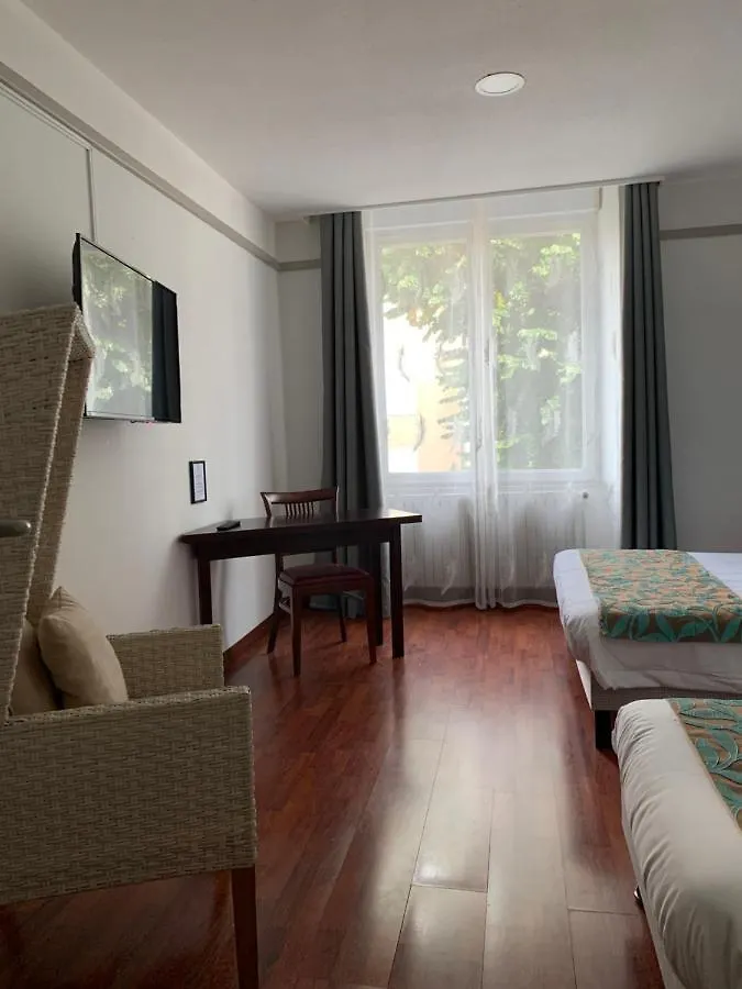 L'Embleme - Boutique Hotel Beaurepaire   Beaurepaire (Isere)
