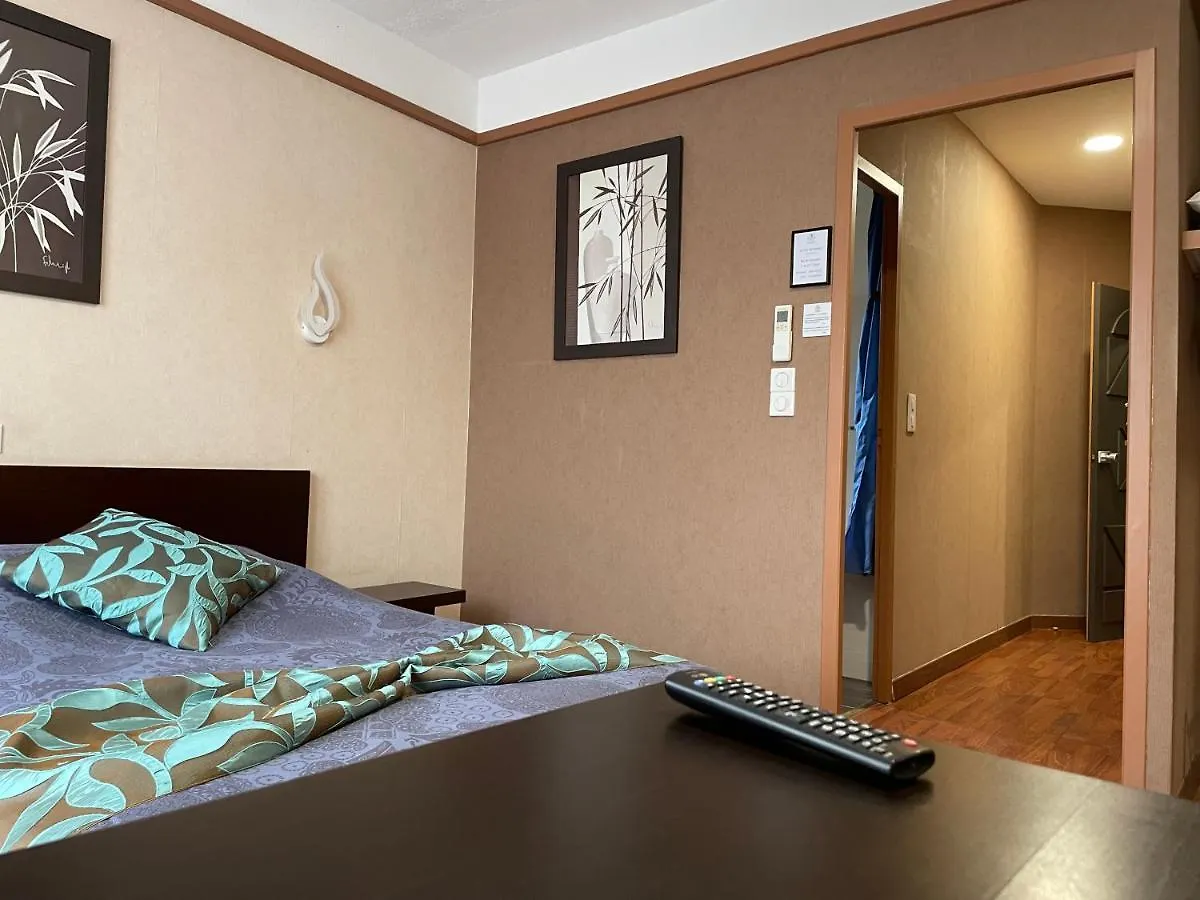 L'Embleme - Boutique Hotel Beaurepaire  0*, Beaurepaire (Isere)