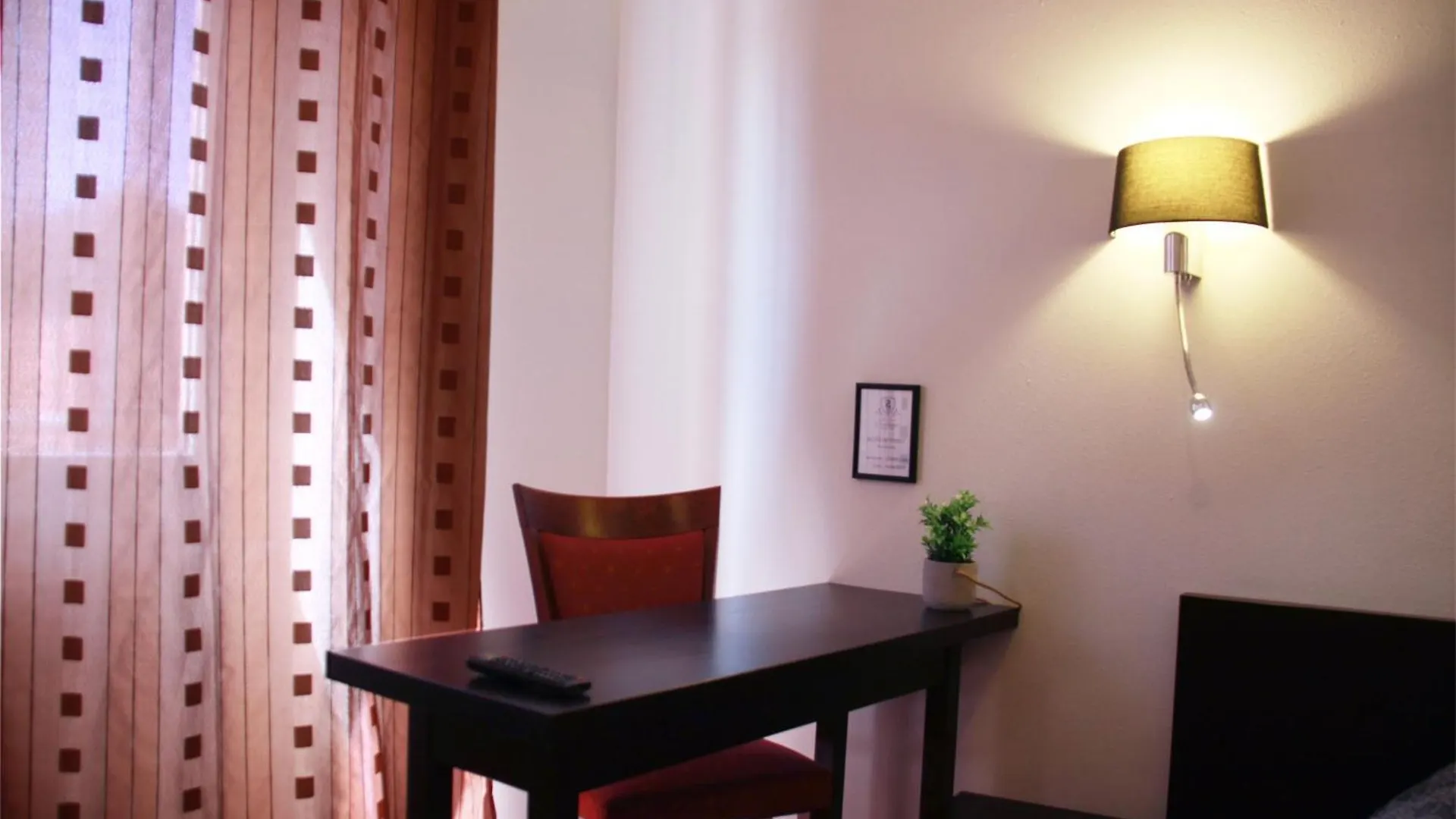 L'Embleme - Boutique Hotel Beaurepaire  0*, Beaurepaire (Isere) Frankrijk